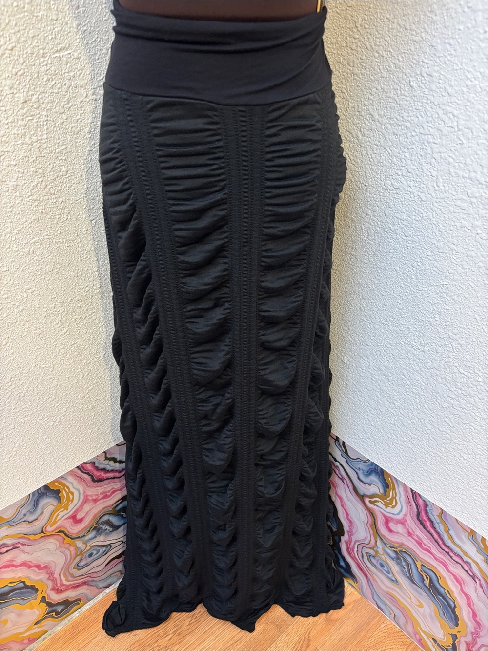 Yummy Plus Black Textured Crinkled Maxi Skirt. Size 2X